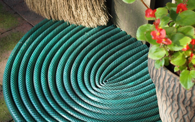 Garden-Hose-Doormat-DIY